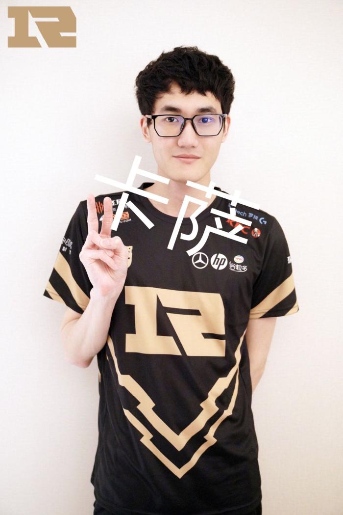 看到了他在 看到了他在