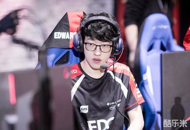 多依赖边路 多依赖边路